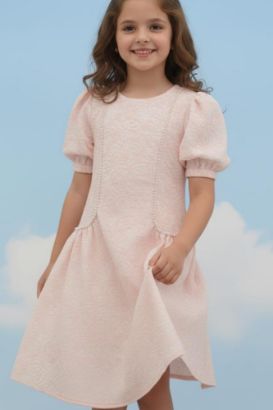 صورة فستان لحمي بنقشة الجاكار مزين بلؤلؤ